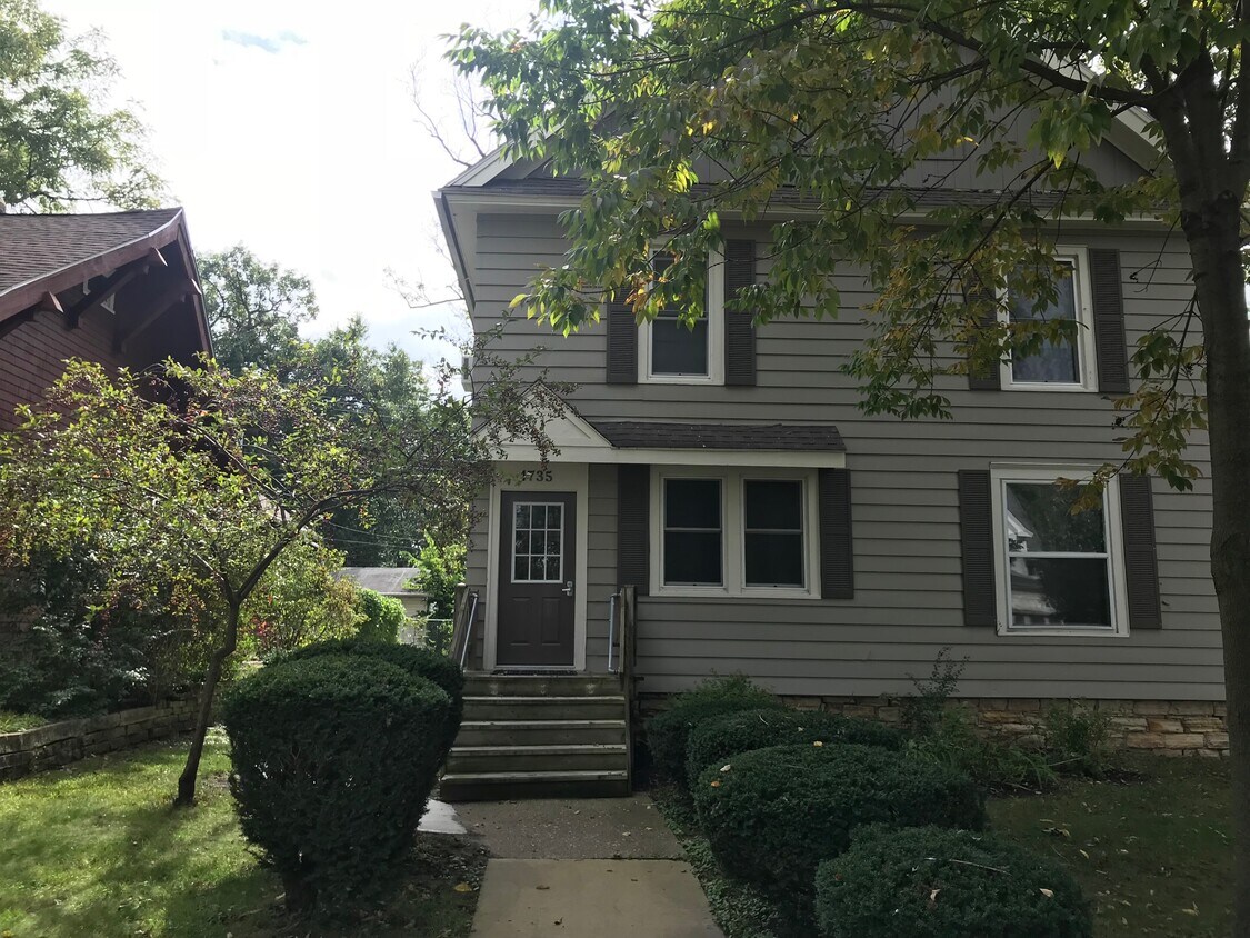 1735 C Ave NE Unit 2, Cedar Rapids, IA 52402 Apartments in Cedar Rapids, IA