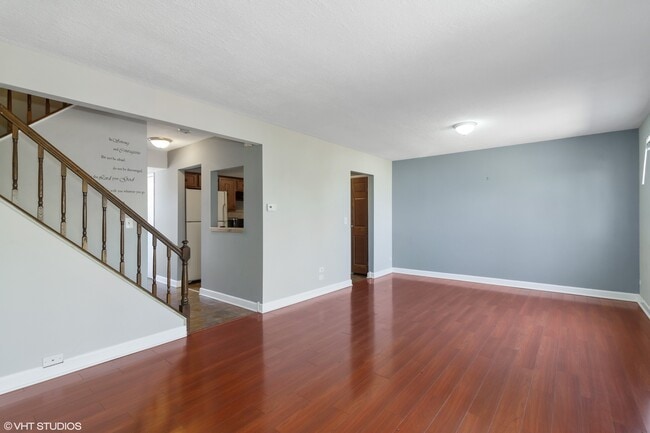 Foto del edificio - 605 Hughes Pl