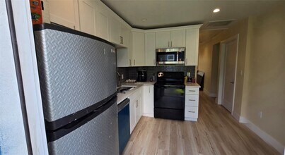 Building Photo - 3729 Seabrook St