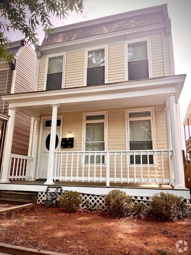 Building Photo - 2210 Parkwood Ave