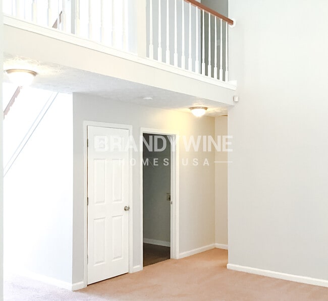 Building Photo - 305 Shadetree Ln