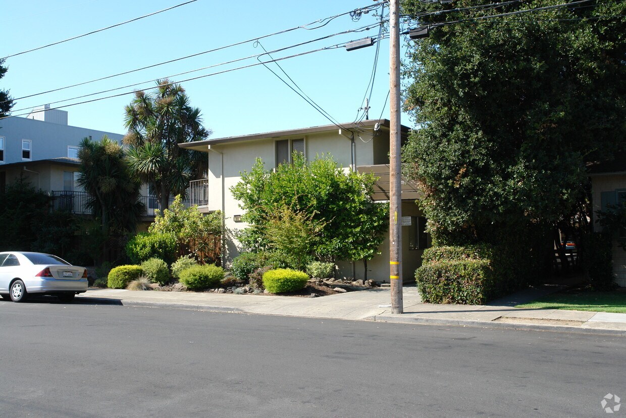 Building Photo - 123 Anita Rd