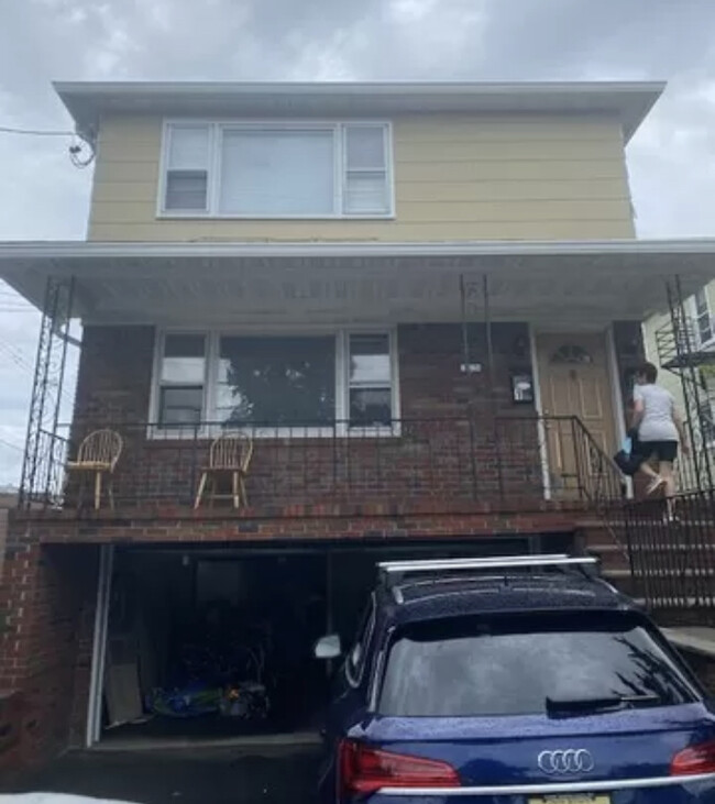 Front - 171 Willard Ave