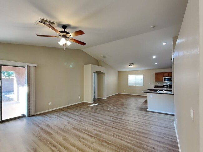 Foto del edificio - 45780 W Rainbow Dr