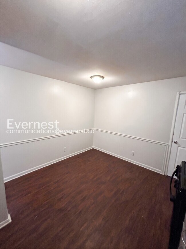 Foto del edificio - 1359 Cove Ln