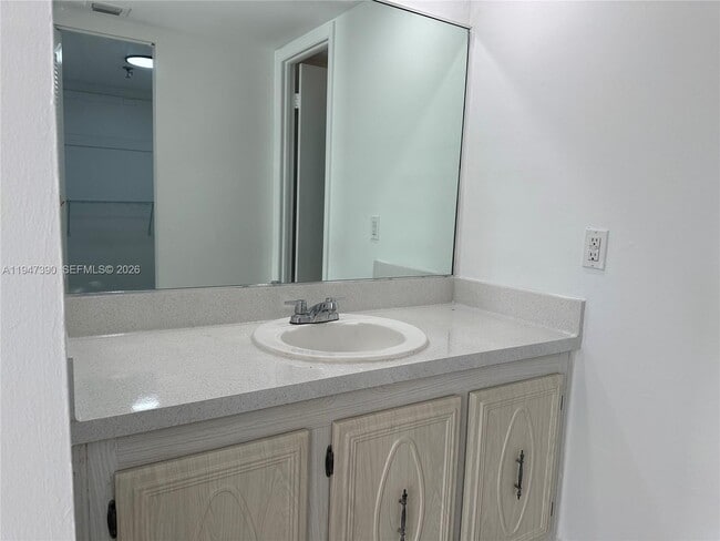 Foto del edificio - 1345 West Ave