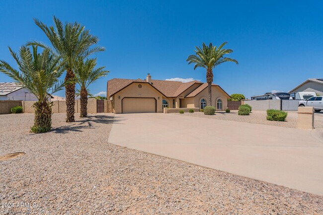 Building Photo - 8768 W Villa Hermosa