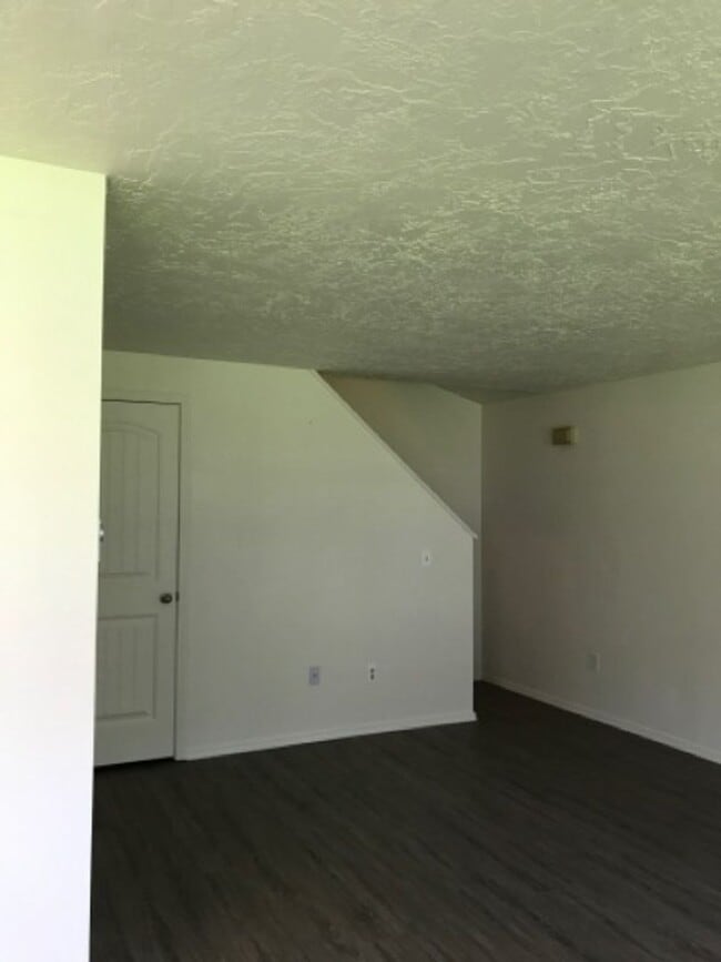 Building Photo - 782 Washington St N