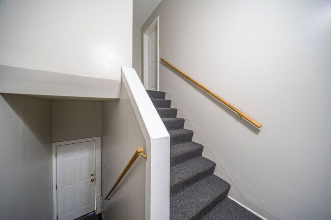 Building Photo - 1298 N 5th St