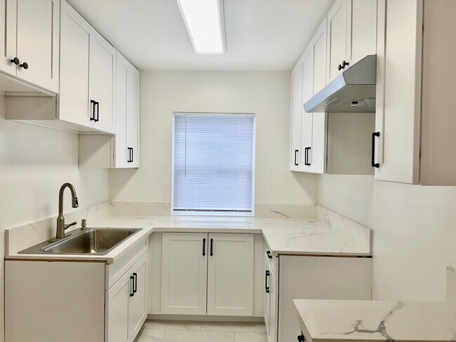 Foto del edificio - 2027 W 157th St