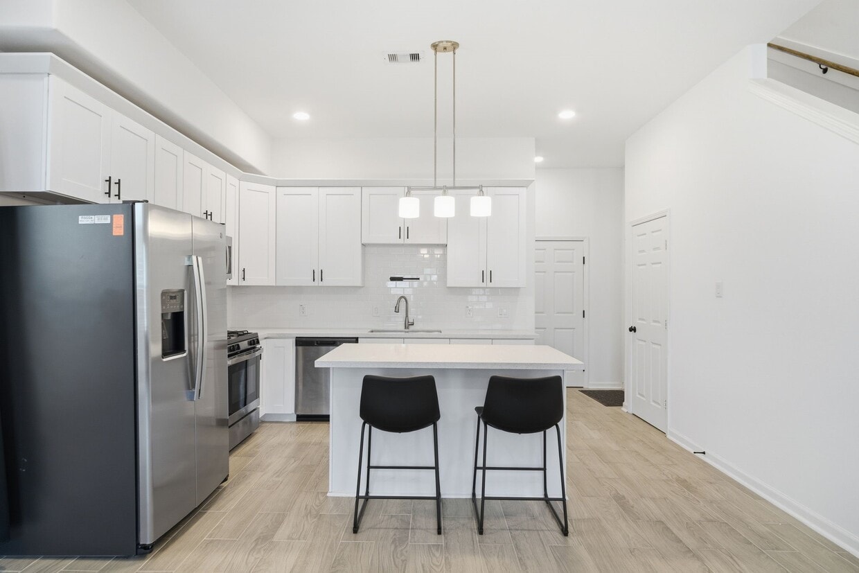 Foto principal - 4615 Ireland St