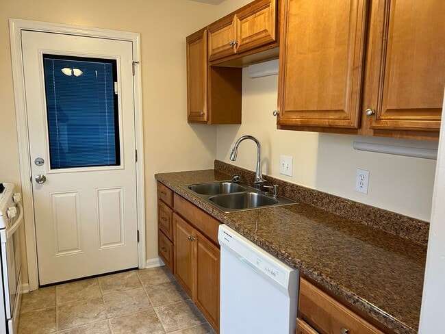 Building Photo - Wonderful Rambler Close to NIH, Walter Ree...
