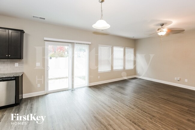 Foto del edificio - 9337 Sloan Forest Dr