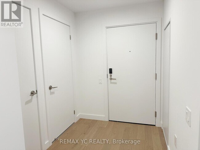 Photo du bâtiment - 1720 Bayview Ave