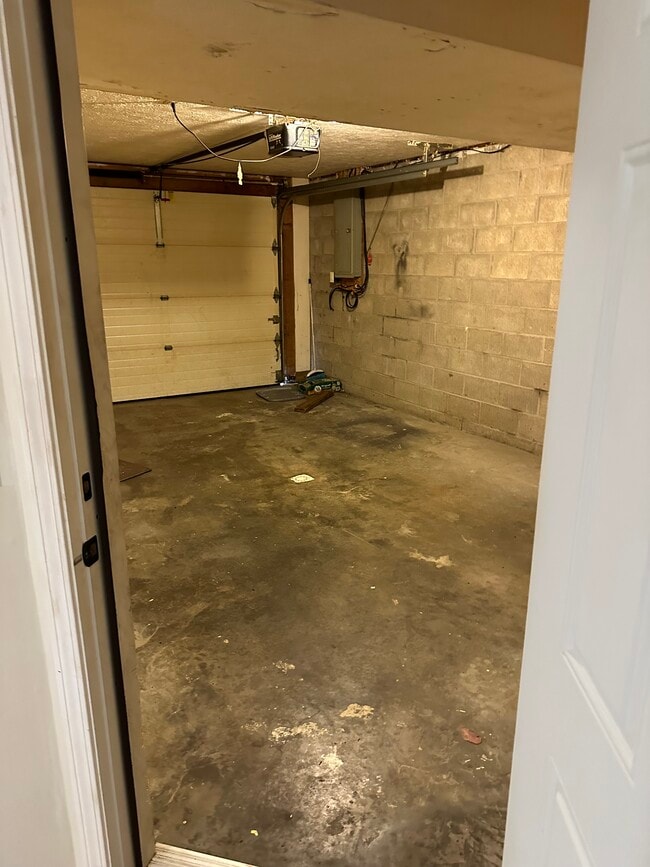 Building Photo - 101 Hoss Ln
