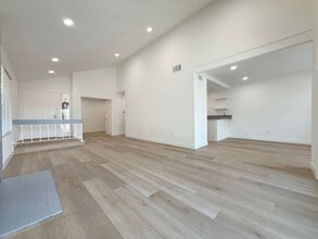 Building Photo - 6 Arborglen
