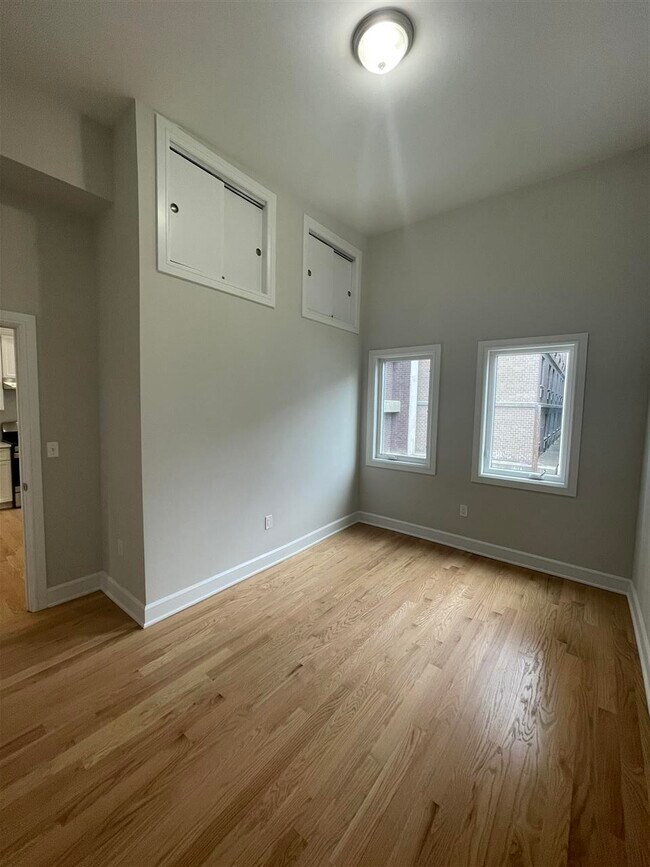 Building Photo - 126 42nd St