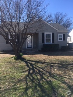 Building Photo - 1206 NW Oak Ave