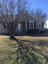 Building Photo - 1206 NW Oak Ave