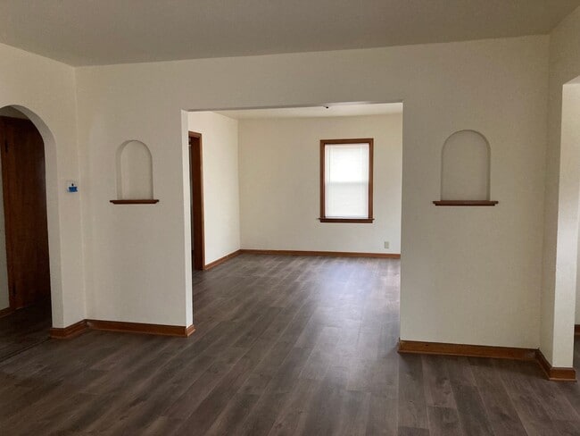 Building Photo - Single Family 3 Bedroom Home