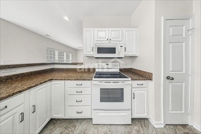 Building Photo - 25 Bellows Falls Dr