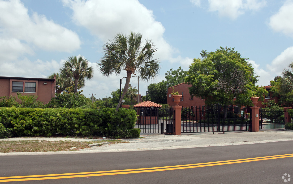 Primary Photo - Hacienda Gardens