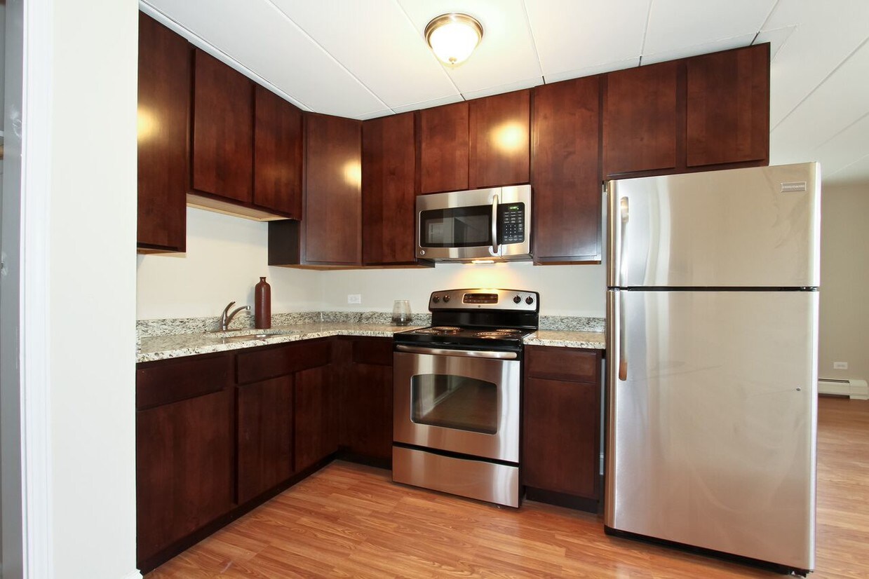 Primary Photo - 3225 W 111th St