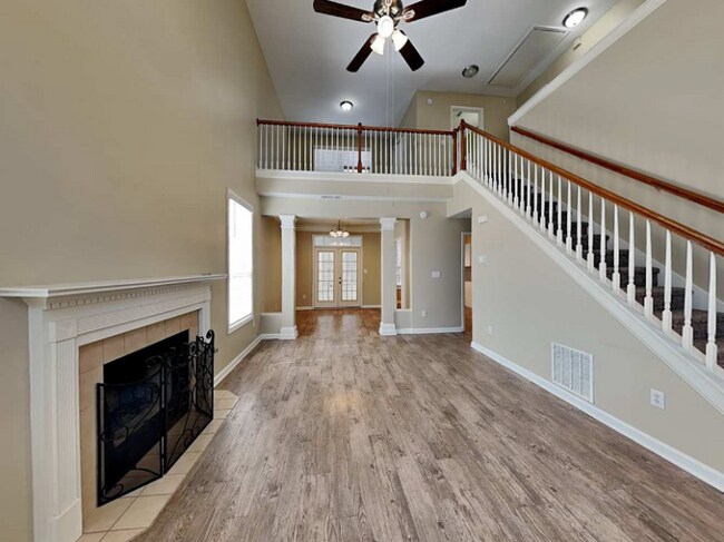 Building Photo - 2182 Moorewood Ln S E