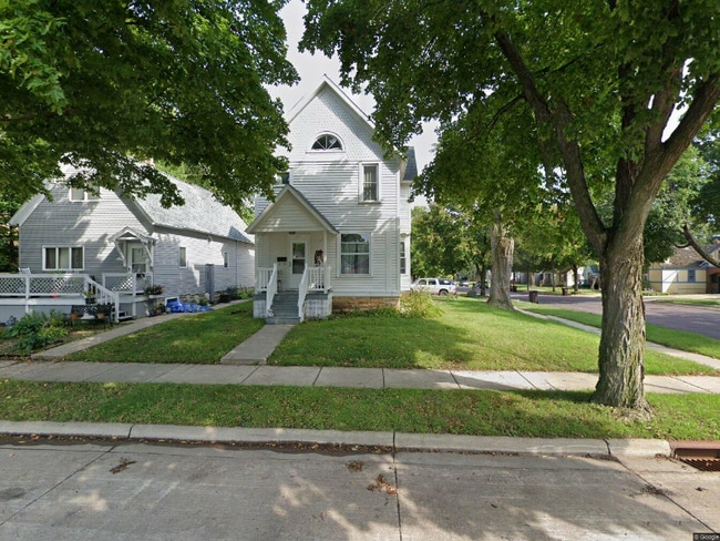 Building Photo - 231 S Prairie Ave