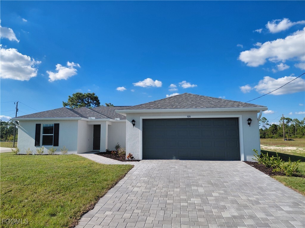 Foto principal - 909 NW 30th St