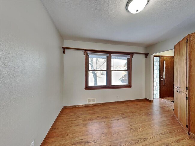 Foto del edificio - 3405 Ensign Ave N