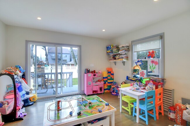 Foto del edificio - 1563 Aston Terrace