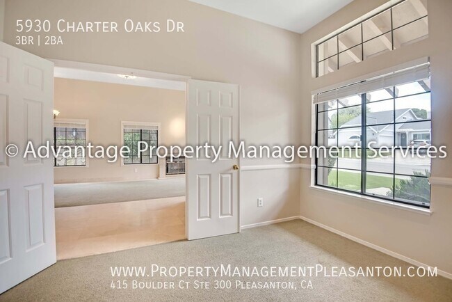 Foto del edificio - 5930 Charter Oaks Dr