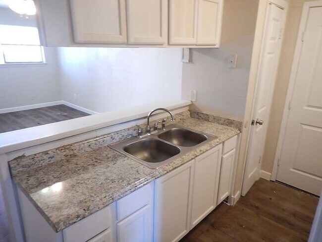 Foto del edificio - 11503 Bay Cedar Dr