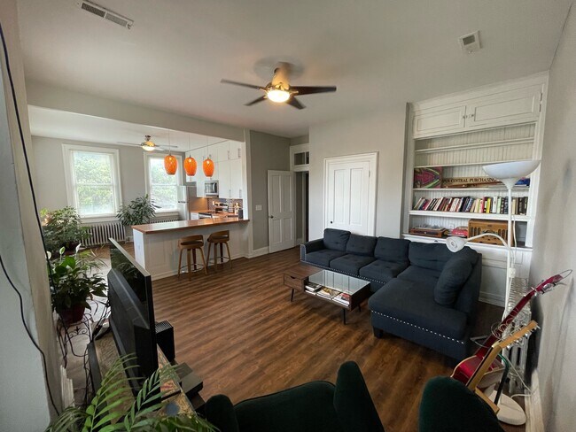 Living Room - 845 Isabella St