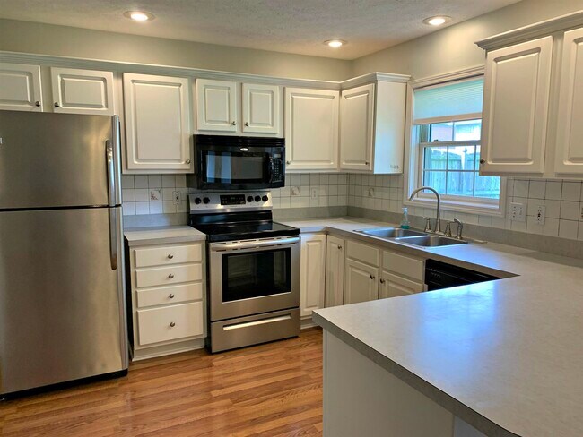 Building Photo - 3755 Carmona Dr