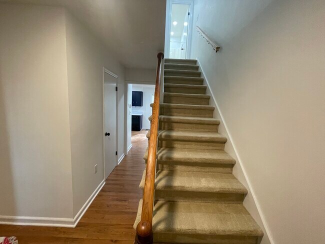 Building Photo - 3215 Bel Ridge Rd