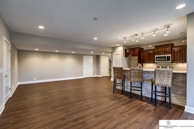Foto del edificio - 6 bedroom in Omaha NE 68022