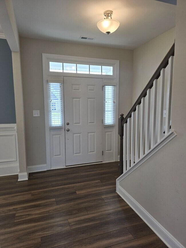 Building Photo - 1404 Friar Rock Cir