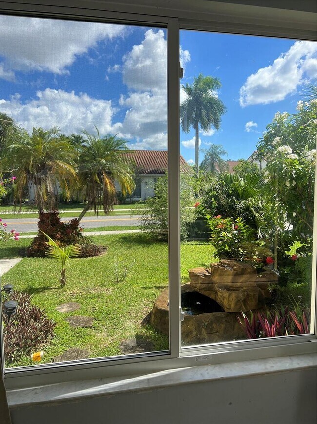 Foto del edificio - 18511 NW 14th St