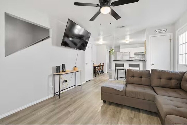 Building Photo - 4203 Deek Dr