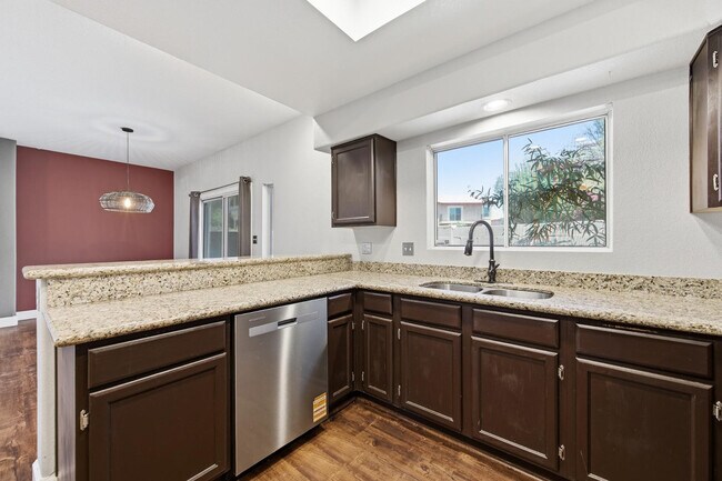Foto del edificio - 10232 N 12th Ct