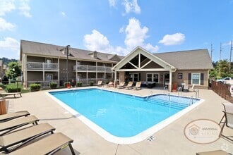 Building Photo - The Villas at River Bend