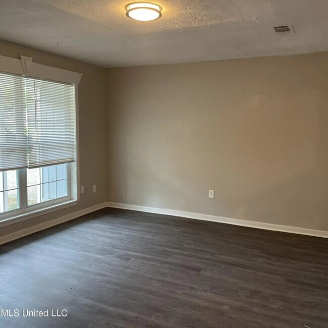 Foto del edificio - 195 Hayes Dr