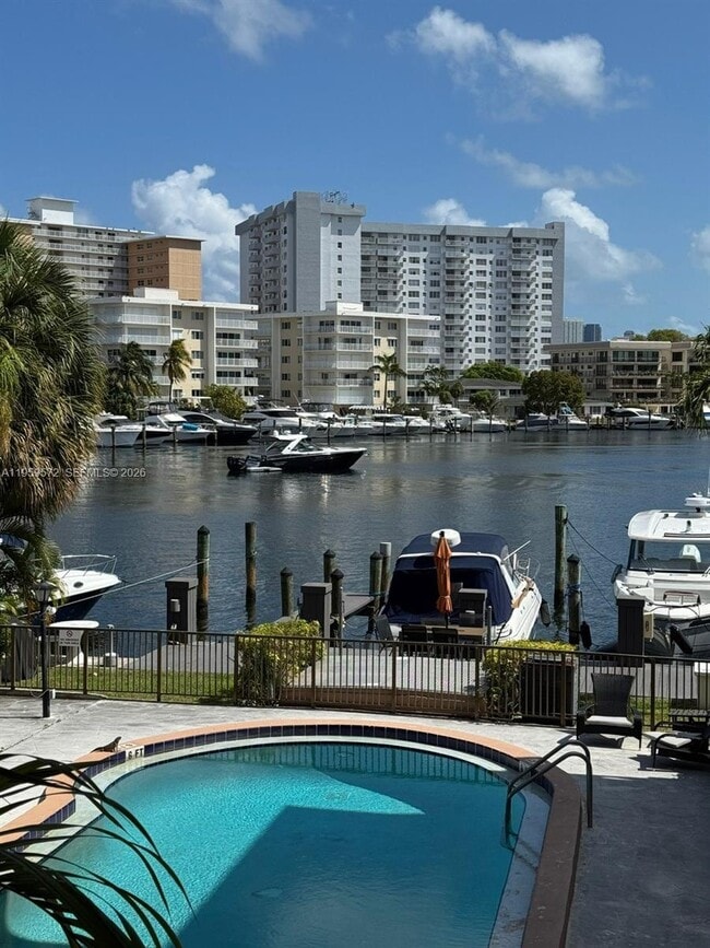 Building Photo - 2420 Diana Dr