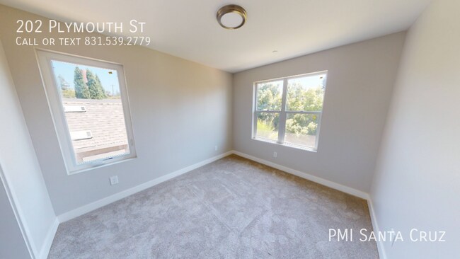Building Photo - BRAND NEW Spacious duplex