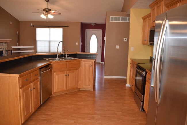 Building Photo - Beautiful spacious home in Waynesville