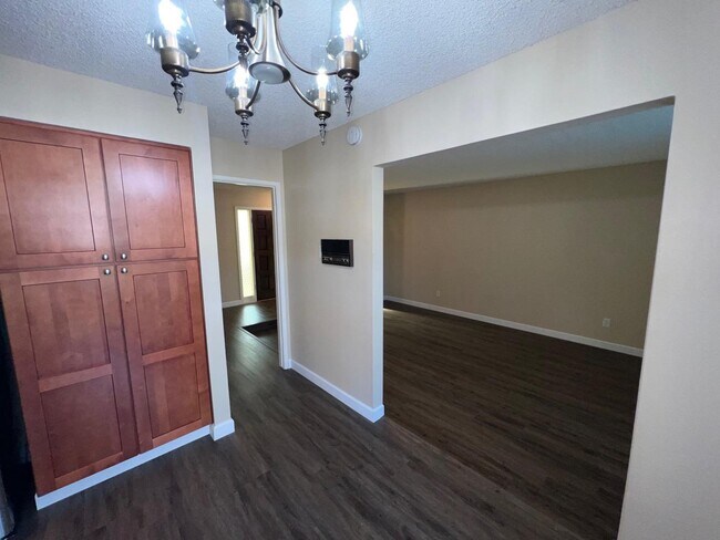 Foto del edificio - 3267 Payne Ave
