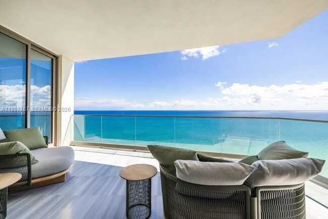 Building Photo - 17901 Collins Ave