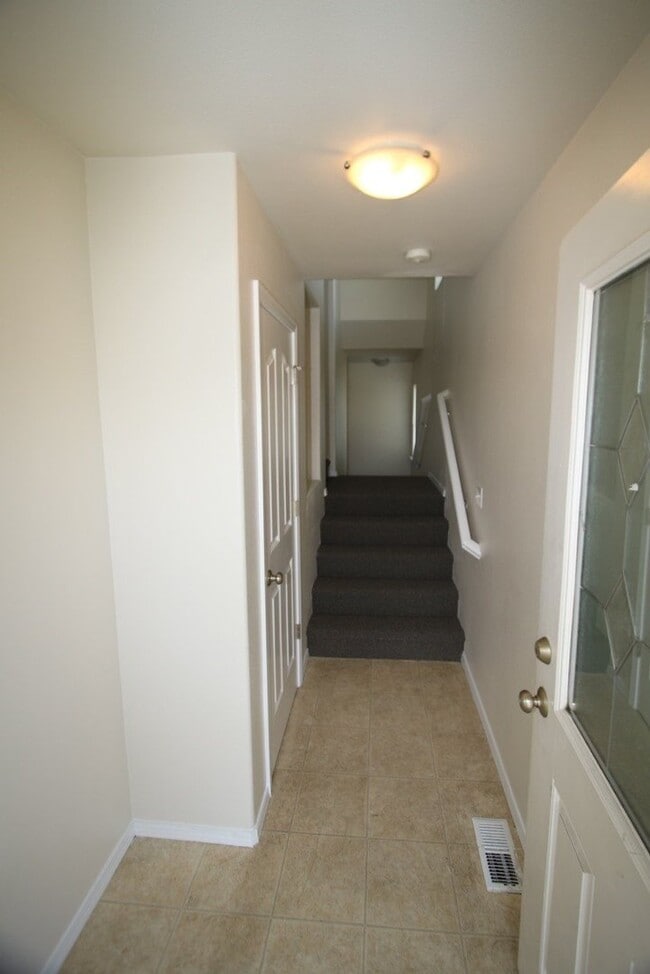 Building Photo - 3 Bedroom Eagle River Townhouse!